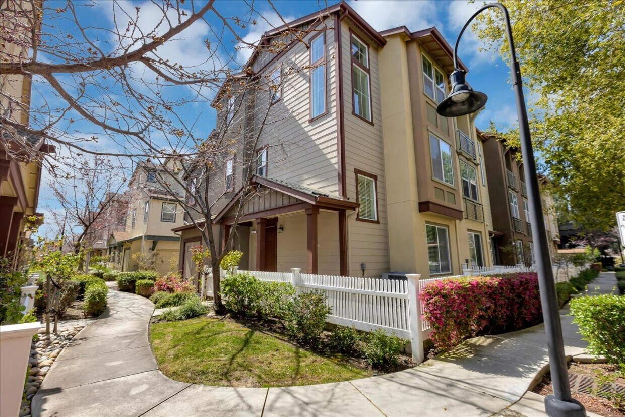 211 Peppermint Tree Terrace, Sunnyvale, CA 94086 Condo for Rent in