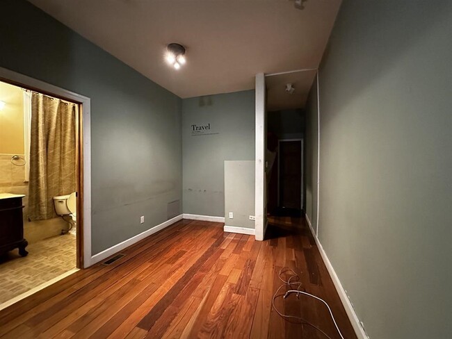 Building Photo - 45A Van Reypen St