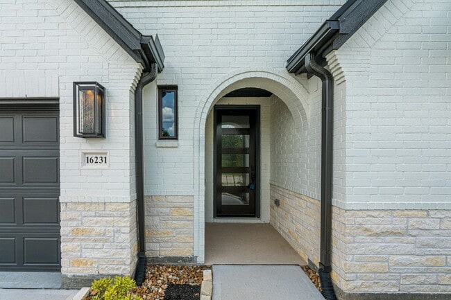 Building Photo - 16231 Sheridan River Trl