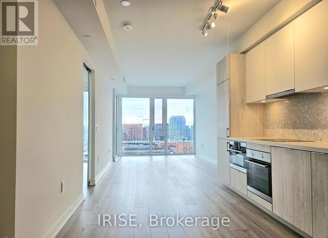 Photo du bâtiment - 158 Front St E