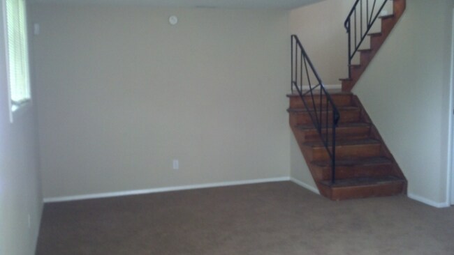Building Photo - 9505 Ditman Way