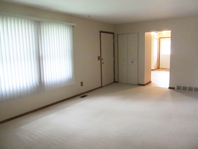 Building Photo - Cozy 3 Bedroom 1 Bath Ranch in Portage