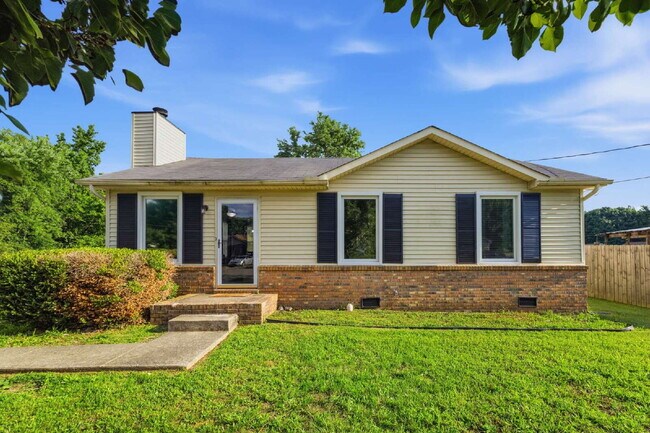 Building Photo - 688 Debbie Dr
