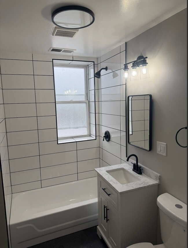 Foto del edificio - 1937 W 35th St