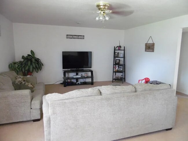 Building Photo - 2402 Sunrise Ct