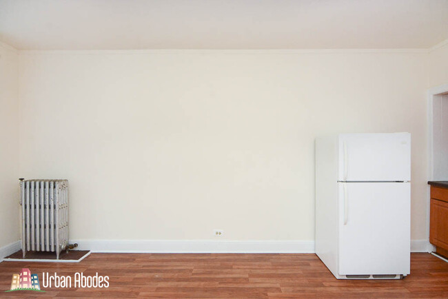 Foto del edificio - 3335 W Diversey Ave