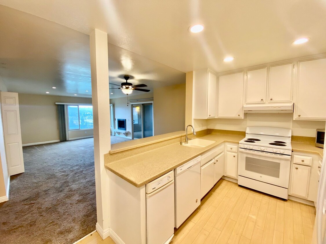 Foto principal - Beautiful Condo in Mission Valley Area wit...