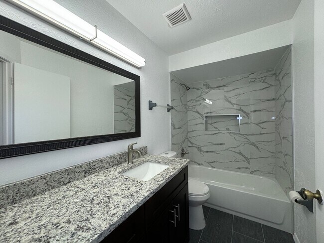 Building Photo - Stunning Condo