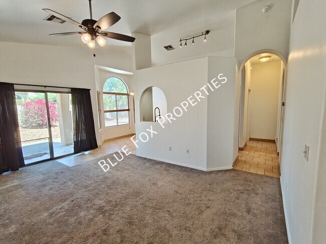 Foto del edificio - 5680 Shady Grove Dr