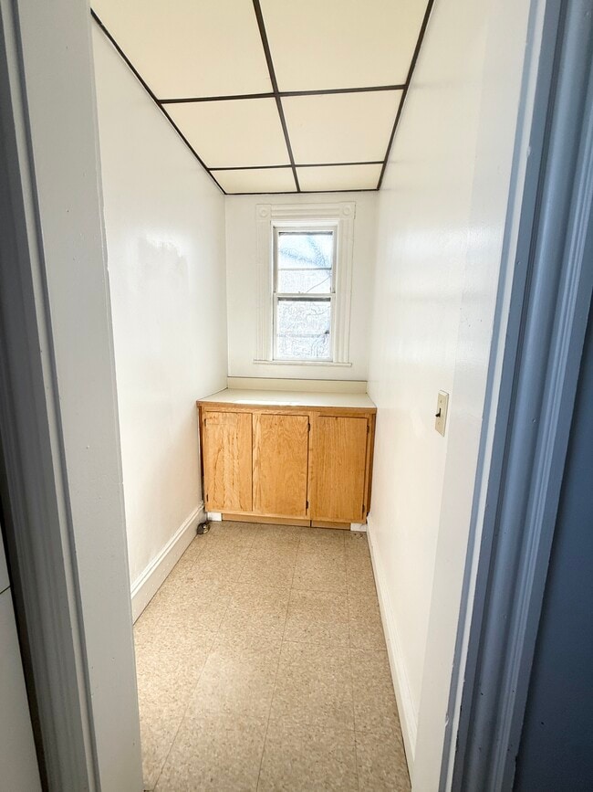 Building Photo - 144 Hillside St