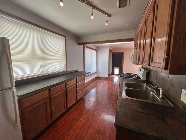 Building Photo - 11060 Lozier-