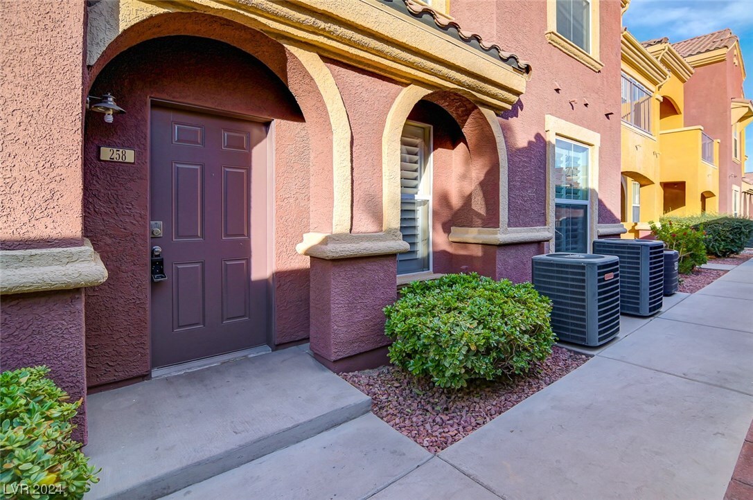 Primary Photo - 3975 N Hualapai Way
