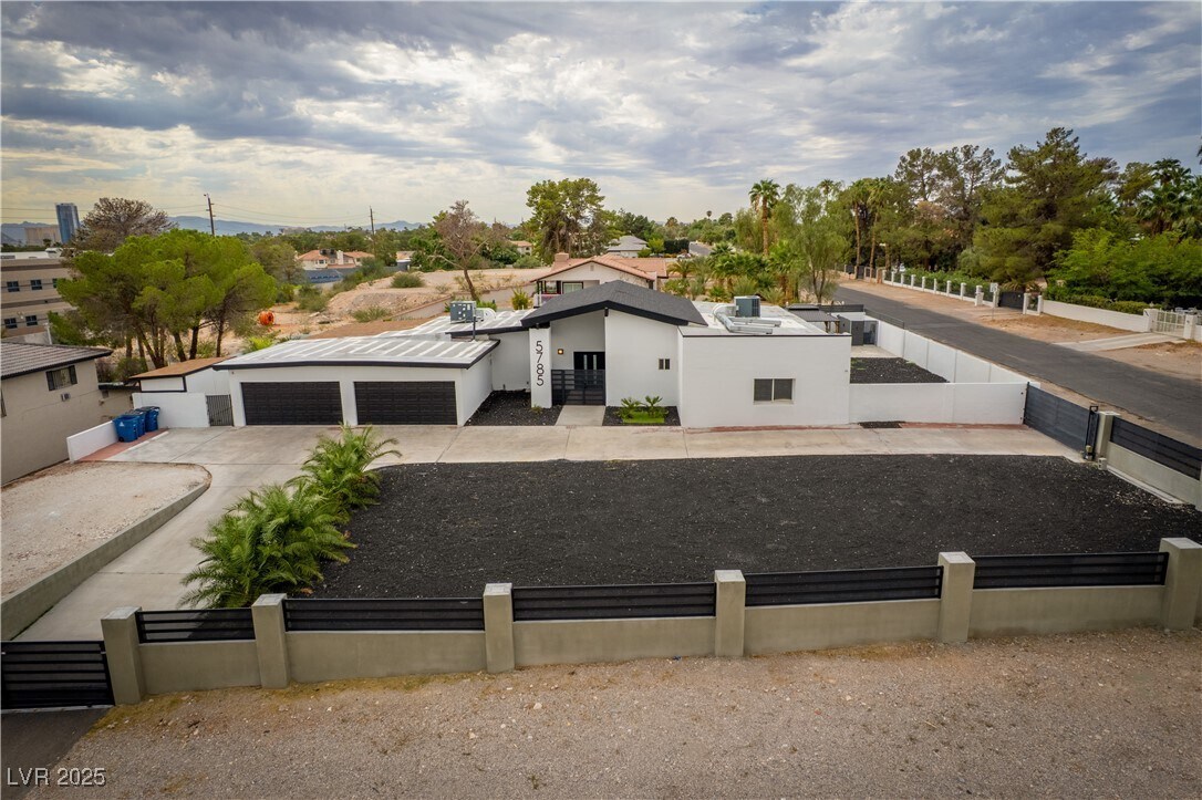 Foto principal - 5785 Edna Ave