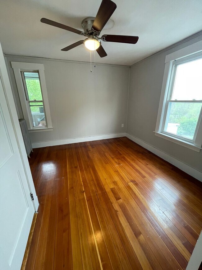 49 Abbott St Unit 2, Gardner, MA 01440 Room for Rent in Gardner, MA