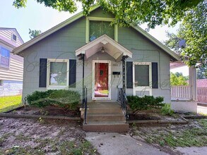 Building Photo - 305 N Crysler Ave