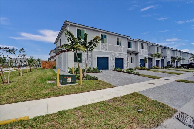 Foto del edificio - 633 SE 14th Ct