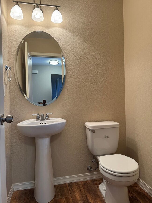 Building Photo - Everything you need! 3 bed/2.5 bath, 2-car garage