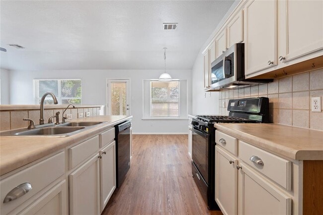 Building Photo - 3307 Blue Ridge Dr