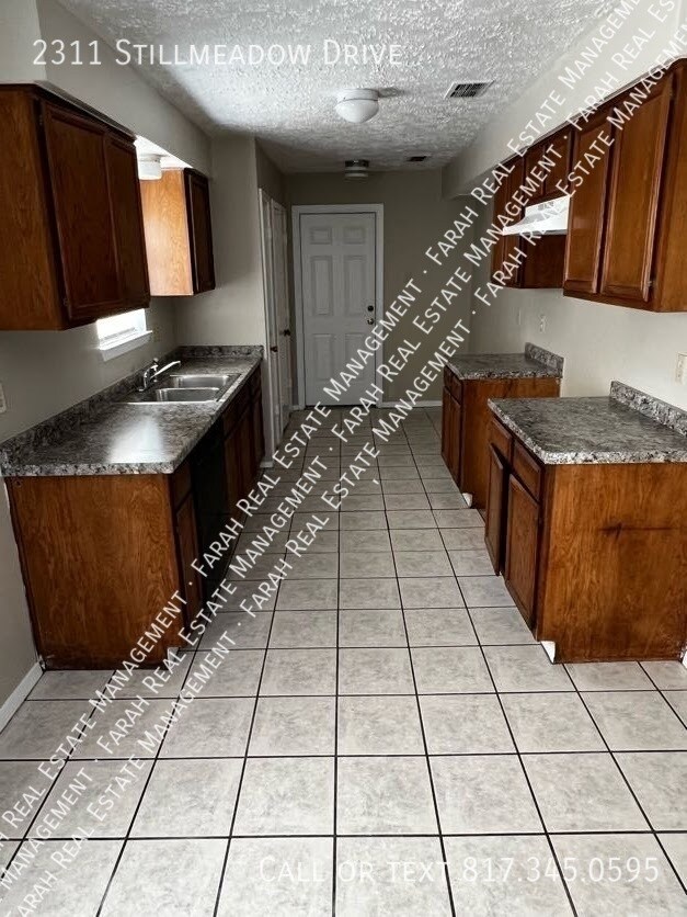 Foto del edificio - 2311 Stillmeadow Dr