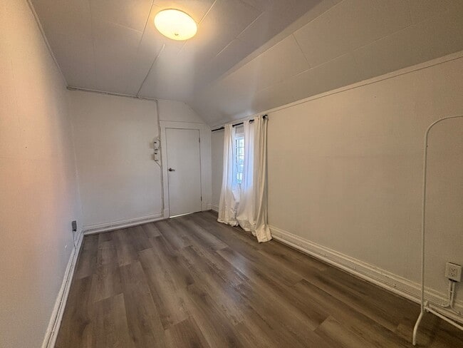 Photo du bâtiment - 1808 4th Av W