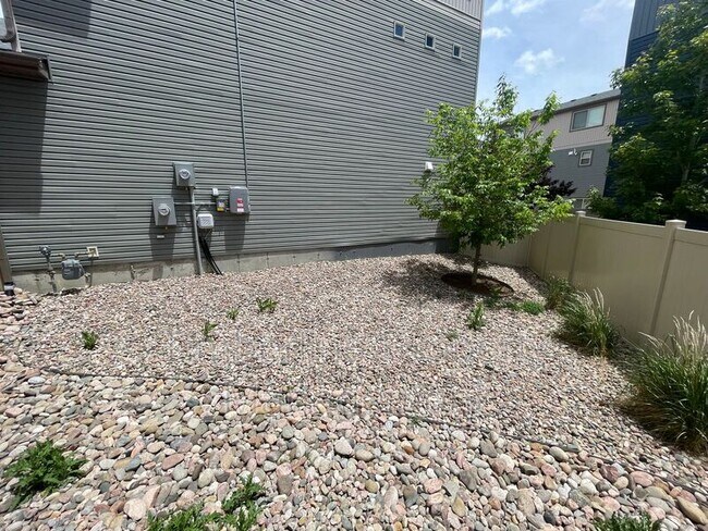 Foto del edificio - 6647 Thicket Pass Ln