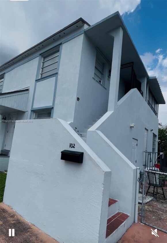 Building Photo - 100 NW 43rd Pl