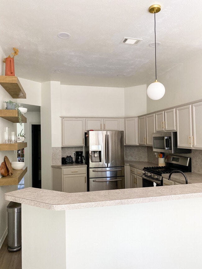 Kitchen - 4803 Brompton Ln