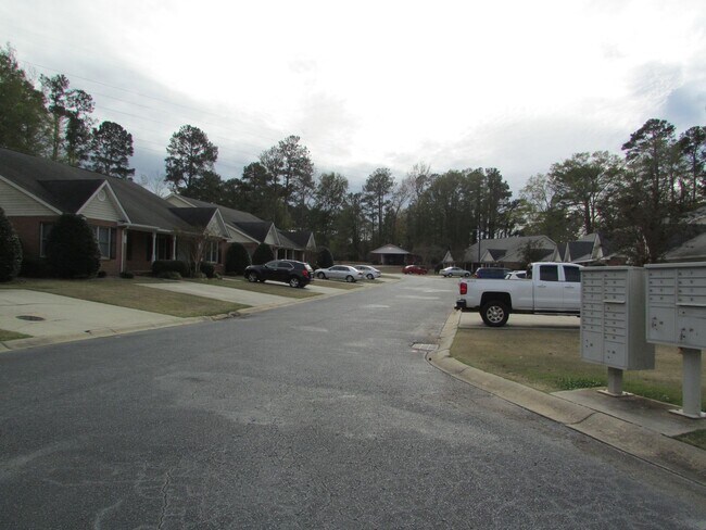 Foto del edificio - 121 Timberwood Rd