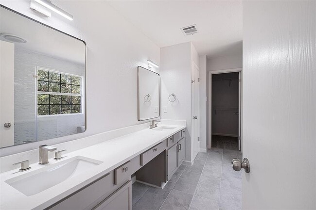 Building Photo - 2101 Bridal Path