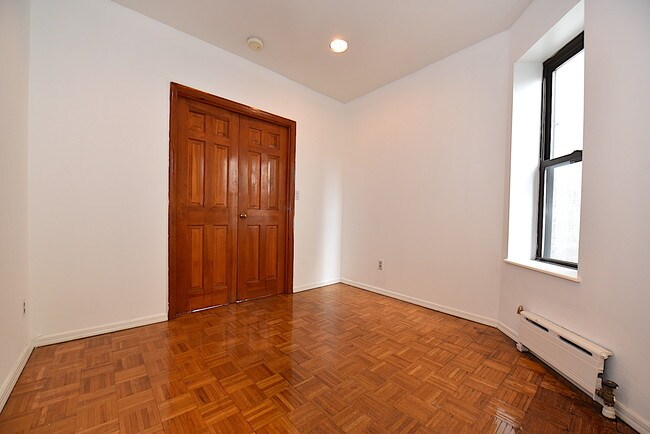 Foto del edificio - 226 W 4th St