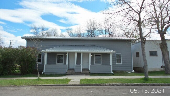 Building Photo - 715 11th St S