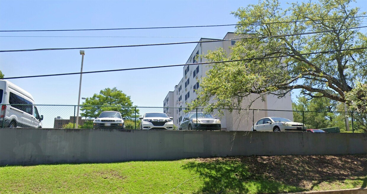 Building Photo - 1433 N Adams St