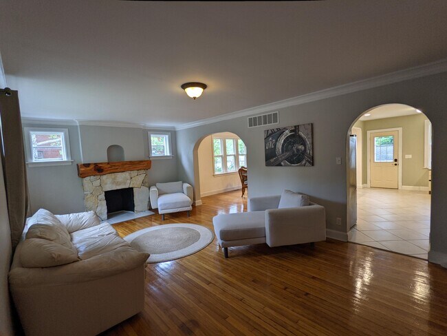 Foto del edificio - 5800 Pershing Ave