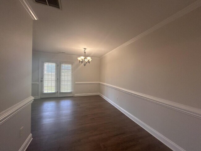 Building Photo - Beautiful 3 Bedroom, 2.5 Bath Townhome in South Pointe!
