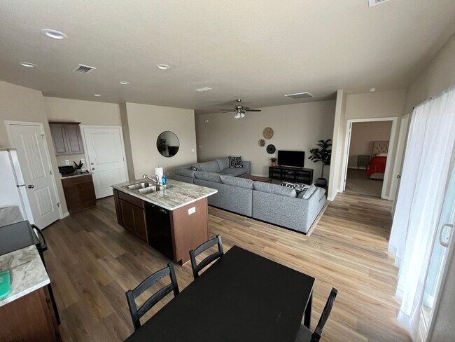 Foto del edificio - 1724 Red Sage Wy
