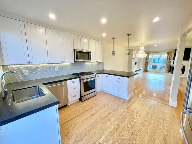 Foto del edificio - 3BR/3BA Elegant. Modern Custom Home, Deck,...