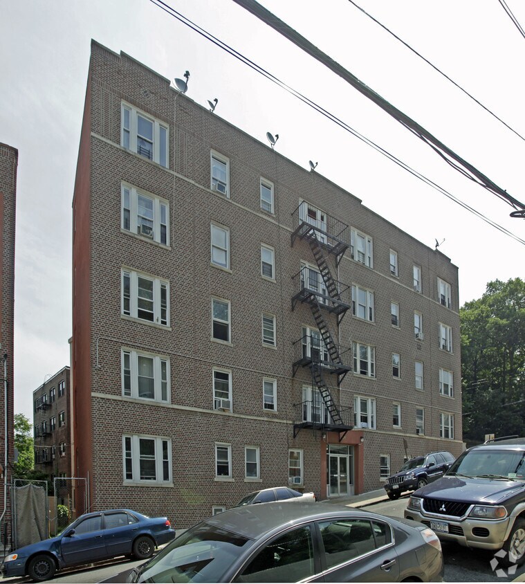 Building Photo - 249 McLean Ave