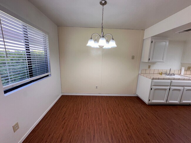 Foto del edificio - 49400 River Park Rd