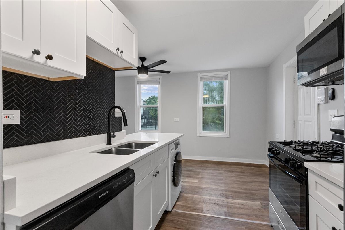 Primary Photo - Recently Renovated 2-Bed/1-Bath with In-Un...