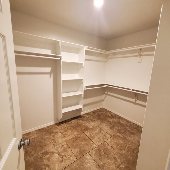 Primary walk-in coset - 1605 Steele Ave