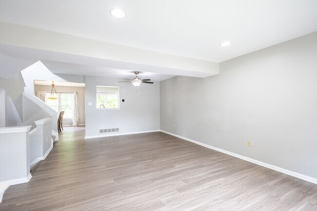 Building Photo - Lovely 3 BR/3.5 BA Townhome in Ellicott City!