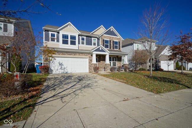 Foto del edificio - 5764 Bluff View Ln