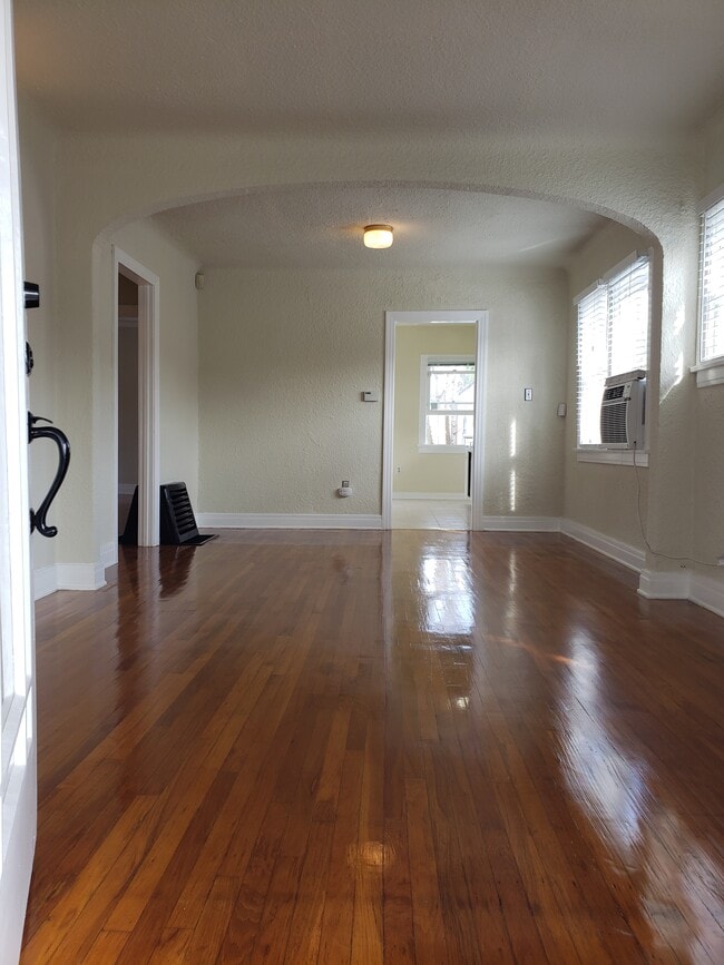 Building Photo - 3938 Tivoli Ave