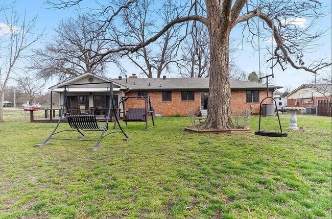 Foto del edificio - 2 Bed / 2 Bath in West Tulsa!