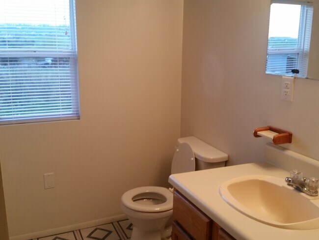 Foto del edificio - 227 Water Tower Rd