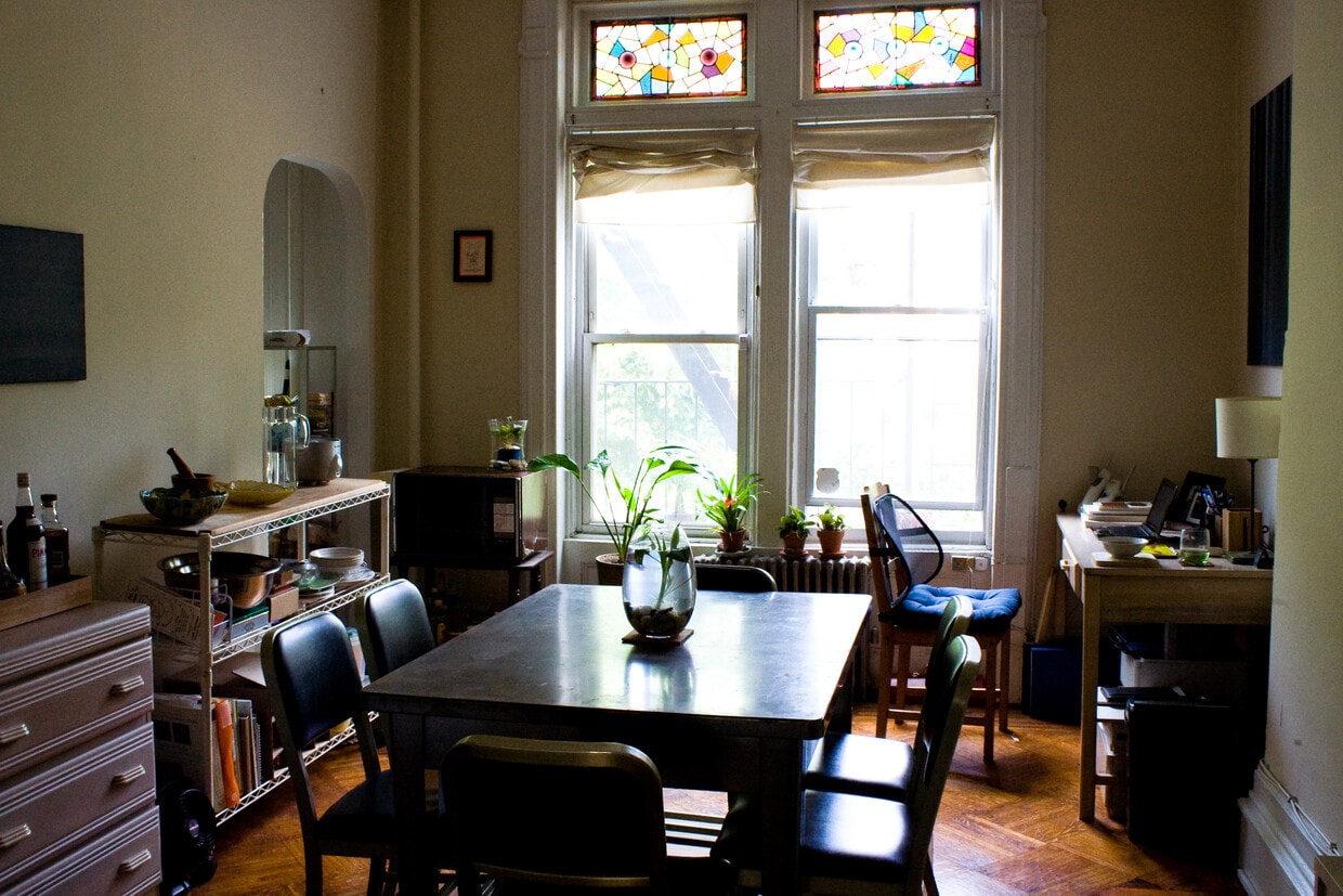comedor (la ventana mira hacia atrás) - 415 2nd St