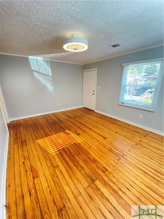 Foto del edificio - 1211 E 39th St