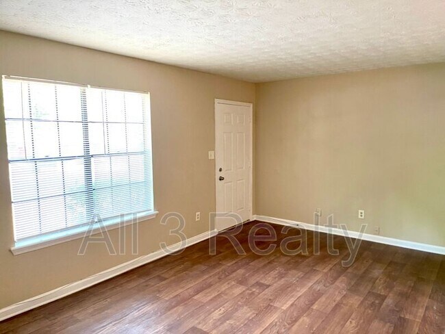 Building Photo - 145 Meadowbrook Ct
