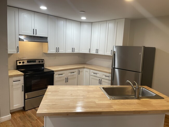 Photo - 611 Inglewood Dr House