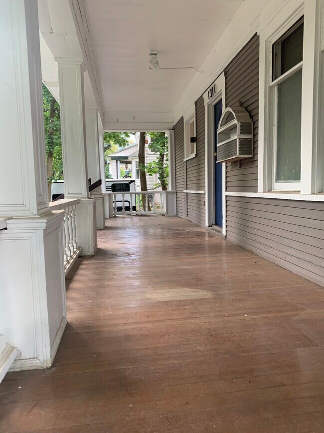 Building Photo - 1311 West 9th Avenue, Unit 2